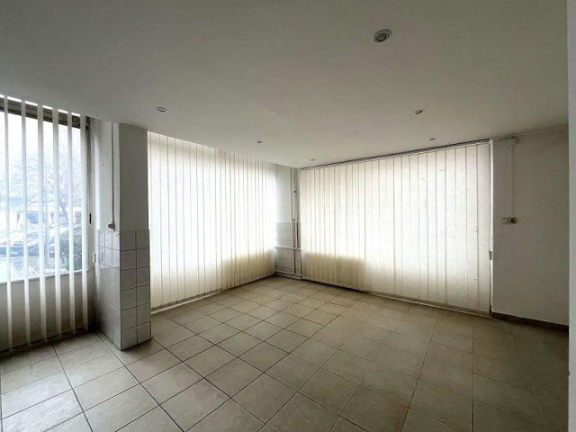 Kiadó üzlethelyiség, Budapesten, III. kerületben 270 E Ft / hó