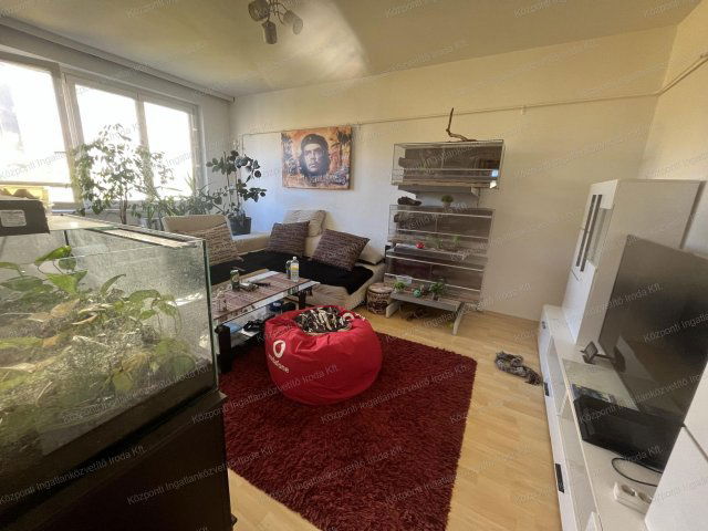 Eladó panellakás, Tatabányán 52.5 M Ft, 4 szobás