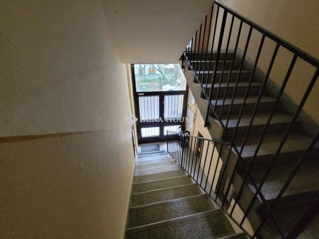 Eladó panellakás, Pécsett 45 M Ft, 2 szobás