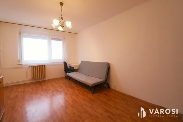 Eladó panellakás, Szegeden 43.9 M Ft, 2+1 szobás