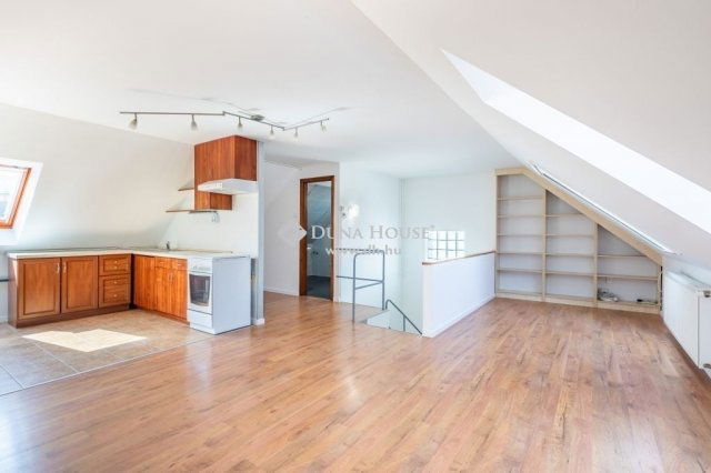 Eladó családi ház, Székesfehérvárott 149.9 M Ft, 6 szobás