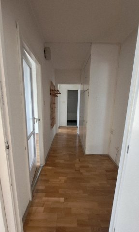 Eladó panellakás, Pécsett 43.99 M Ft, 3 szobás