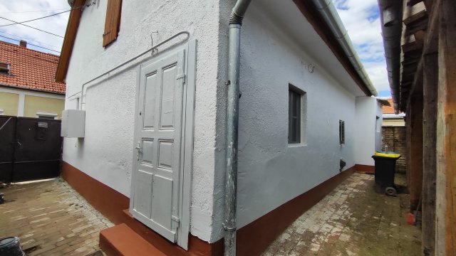 Eladó családi ház, Szekszárdon, Bethlen Gábor utcában 22 M Ft