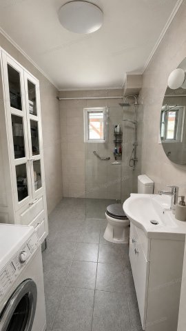 Eladó családi ház, Siófokon 159.9 M Ft, 9 szobás
