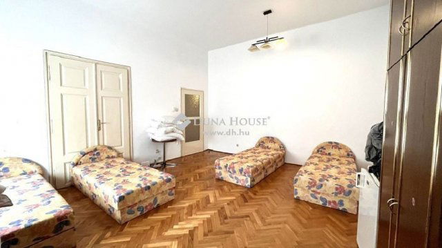 Eladó téglalakás, Szombathelyen 69 M Ft, 4 szobás