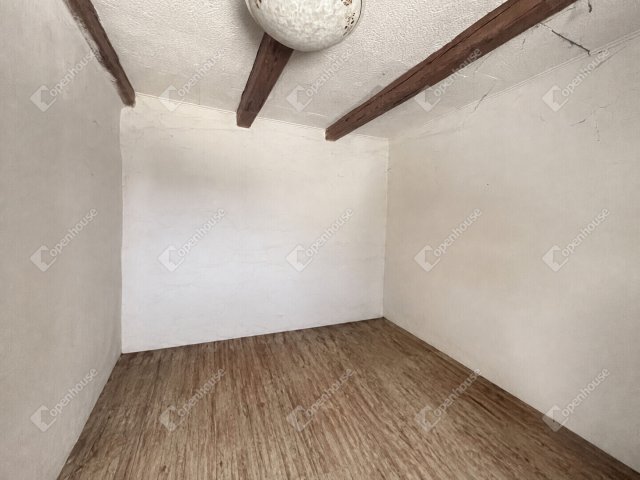 Eladó családi ház, Újkéren 39.9 M Ft, 2 szobás