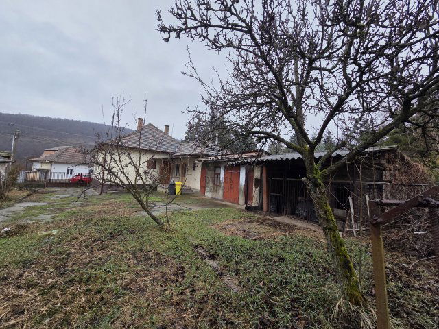 Eladó családi ház, Pálosvörösmarton 38.2 M Ft, 2 szobás