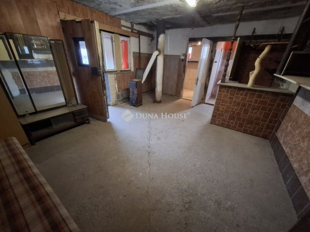 Eladó családi ház, Kiskunfélegyházán 11.9 M Ft, 1 szobás