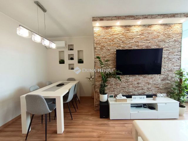 Eladó téglalakás, Sopronban 62.5 M Ft, 3 szobás