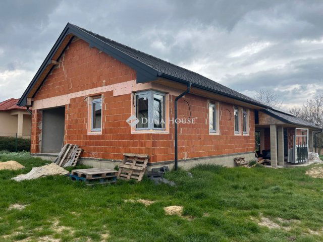 Eladó családi ház, Gyenesdiáson 215 M Ft, 4 szobás