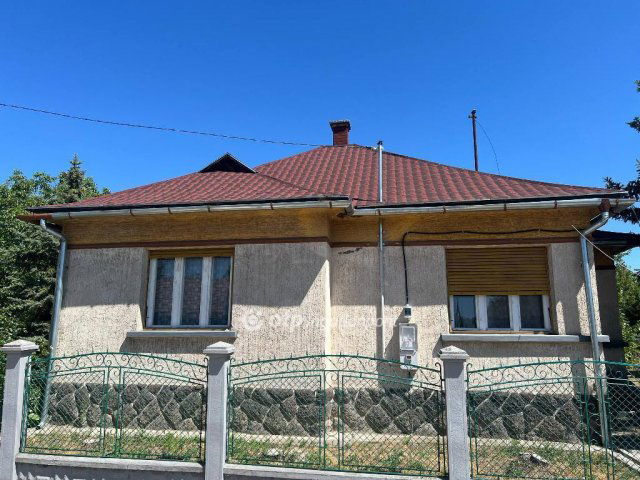 Eladó családi ház, Farmoson 24.5 M Ft, 4 szobás