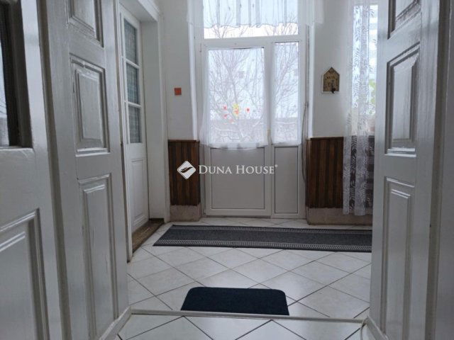 Eladó családi ház, Garán 29.9 M Ft, 4 szobás