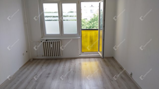Eladó panellakás, Szombathelyen 37 M Ft, 2 szobás