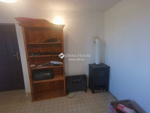 Eladó családi ház, Nyugotszenterzsébeten 5.6 M Ft, 2 szobás