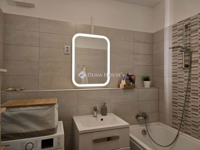 Eladó téglalakás, Székesfehérvárott 115 M Ft, 3 szobás