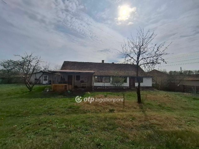 Eladó családi ház, Biharkeresztesen 15 M Ft, 1 szobás