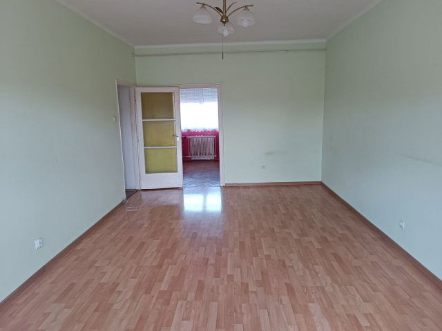 Kiadó téglalakás, albérlet, Ajkán, Kohász utcában, 2 szobás