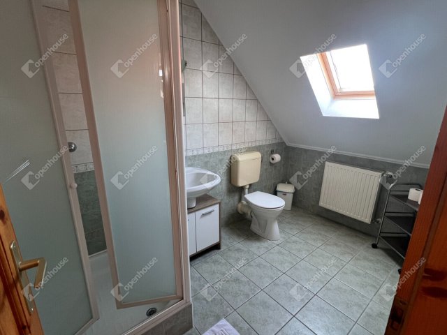 Eladó téglalakás, Hegykőn 199 M Ft, 10 szobás