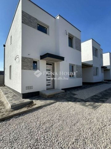 Eladó családi ház, Vecsésen 119.9 M Ft, 5 szobás