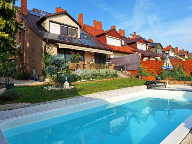 Eladó sorház, Győrött 149.9 M Ft, 6 szobás