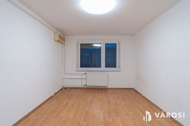 Eladó panellakás, Szegeden 37.9 M Ft, 2 szobás