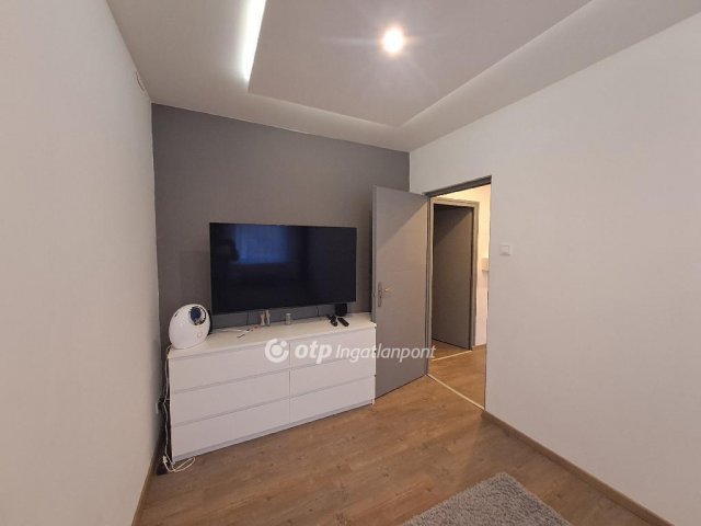 Eladó téglalakás, Szegeden 79 M Ft, 3 szobás