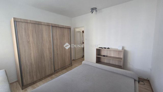 Eladó panellakás, Esztergomban, Szalézi utcában 49.5 M Ft