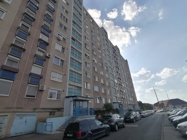Eladó panellakás, Debrecenben 48 M Ft, 1+2 szobás