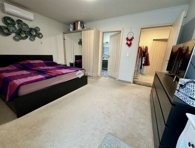 Eladó családi ház, Budapesten, XVIII. kerületben 200 M Ft