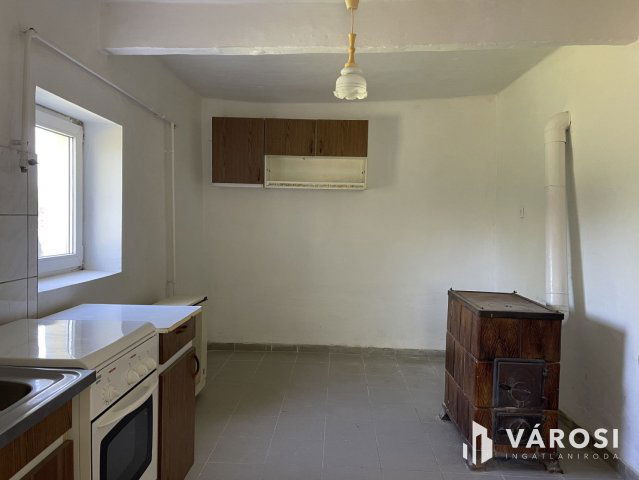 Eladó családi ház, Kamuton 10.9 M Ft, 1 szobás