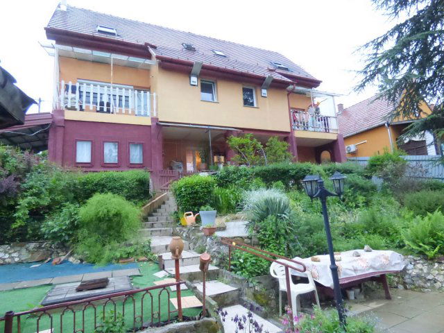 Eladó ikerház, Csobánkán 198 M Ft, 8 szobás