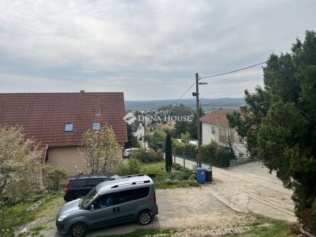 Eladó családi ház, Pécsett 55 M Ft, 5 szobás