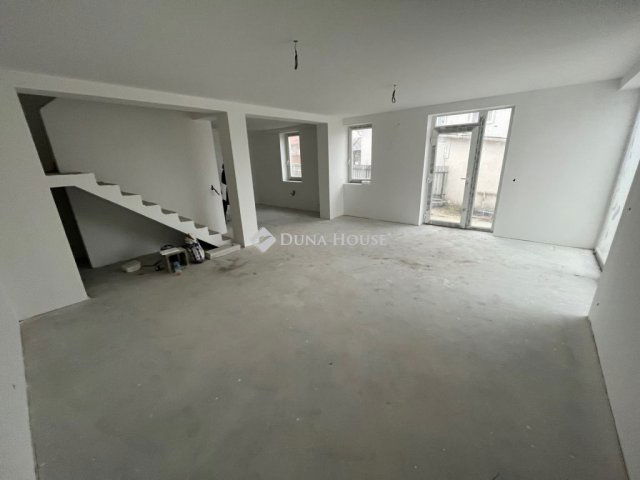 Eladó ikerház, Gödöllőn 85 M Ft, 3+2 szobás