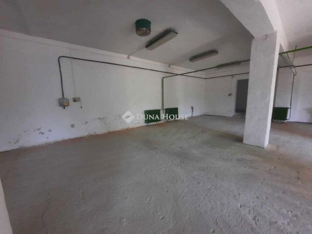 Kiadó ipari ingatlan, Jászberényben 250 E Ft / hó