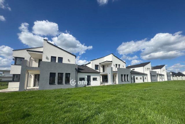 Eladó sorház, Velencén 205 M Ft, 5 szobás / költözzbe.hu