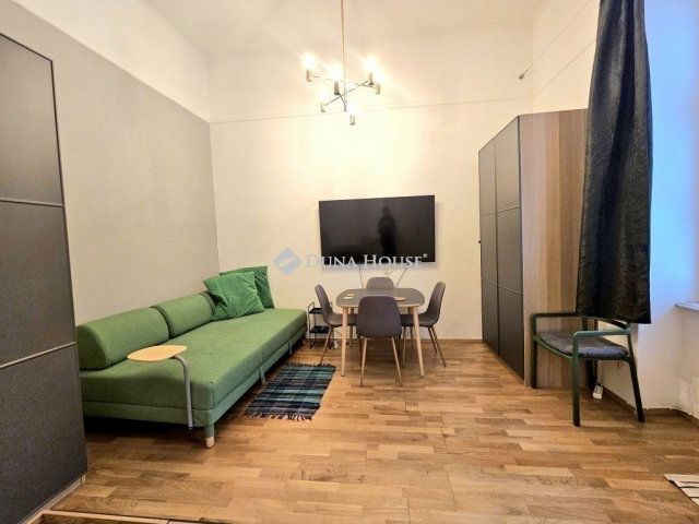 Eladó téglalakás, Budapesten, VIII. kerületben 69 M Ft, 2 szobás