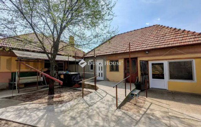 Eladó családi ház, Kecskeméten 55 M Ft, 4 szobás