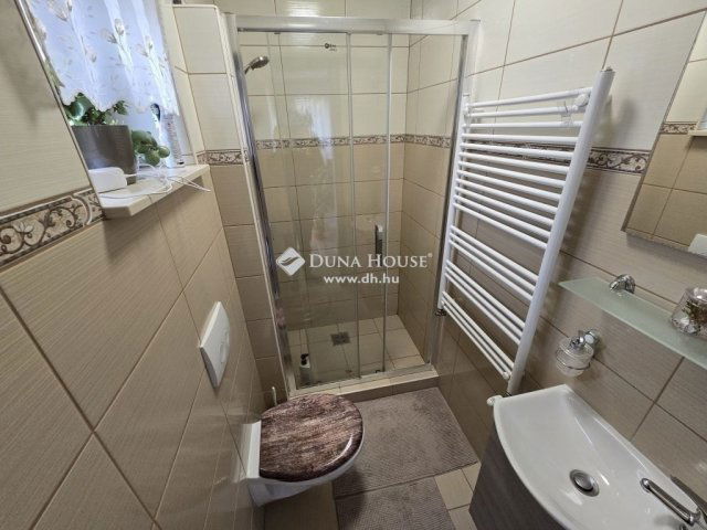 Eladó családi ház, Szigetszentmiklóson 129.9 M Ft, 7 szobás