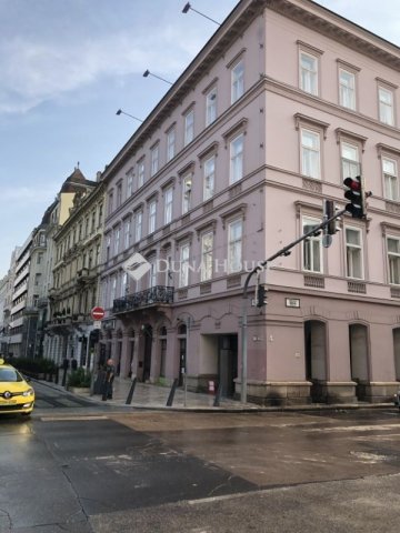 Eladó téglalakás, Budapesten, V. kerületben 132 M Ft, 2 szobás