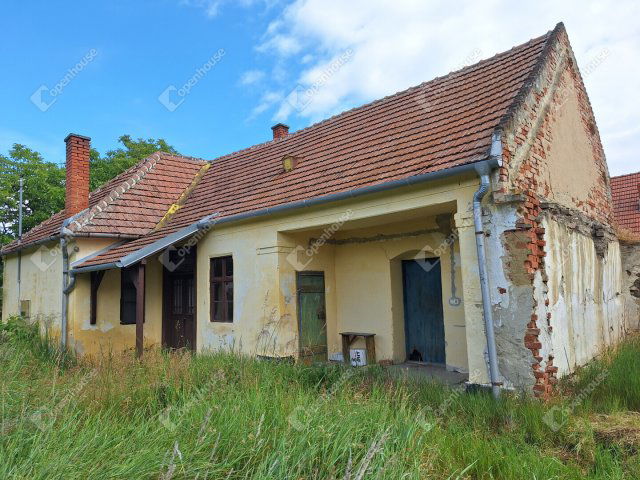 Eladó családi ház, Magyarkeresztúron 12 M Ft, 2 szobás