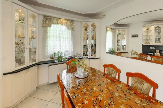 Eladó családi ház, Kecskeméten 224.9 M Ft, 5 szobás