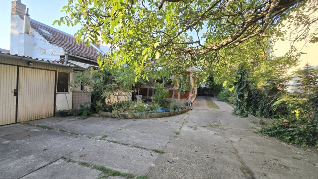 Eladó családi ház, Budapesten, XV. kerületben 145 M Ft, 4 szobás