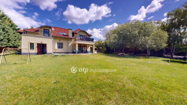 Eladó családi ház, Szadán 165 M Ft, 6+2 szobás