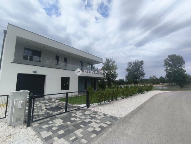 Eladó ikerház, Dunaharasztin 220 M Ft, 5 szobás