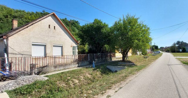 Eladó családi ház, Csikóstőttősön 9.9 M Ft, 2 szobás