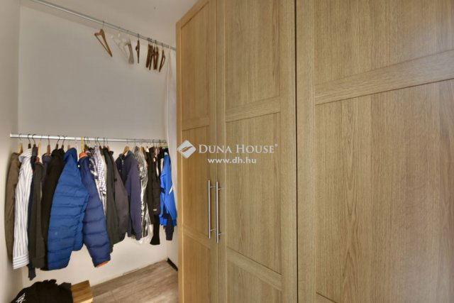 Eladó családi ház, Budakalászon 290 M Ft, 6+2 szobás