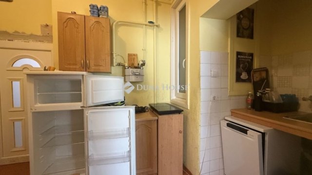 Eladó téglalakás, Szombathelyen 28 M Ft, 2 szobás