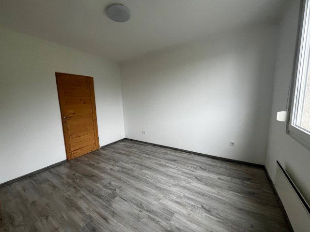 Kiadó téglalakás, albérlet, Tatán 180 E Ft / hó, 2 szobás
