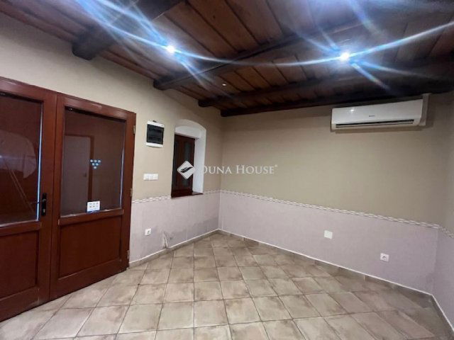 Eladó családi ház, Villányban 31 M Ft, 1 szobás