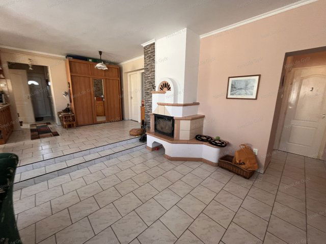 Eladó családi ház, Győrött 105.9 M Ft, 4 szobás